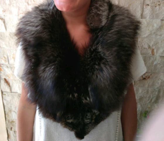 - Estola zorro plateado