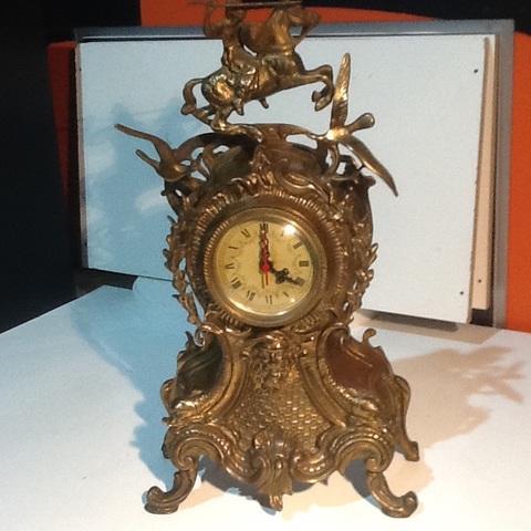 Milanuncios Reloj antiguo de sobre mesa de bronce