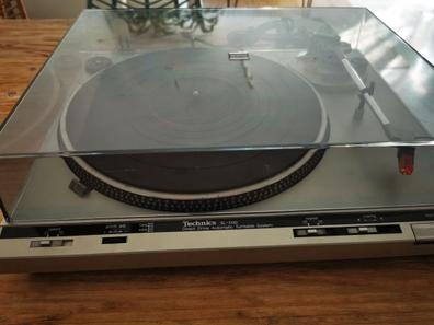 Un tocadiscos TECHNICS SL-2000.