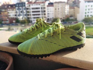 Botas fútbol multitacos 38 de segunda mano por 15 EUR en Pozuelo