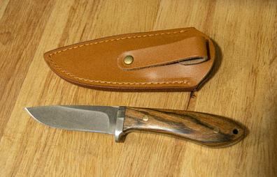 Cuchillo J&V SMALL LACADO NEGRO FUNDA KYDEX PARA CUELLO - J&V Bushcraft  Knives