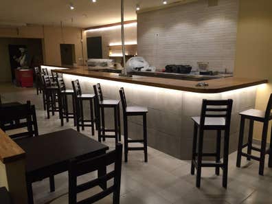 Sillas y mesas madera Muebles de hostelería de segunda baratos en Jaén | Milanuncios