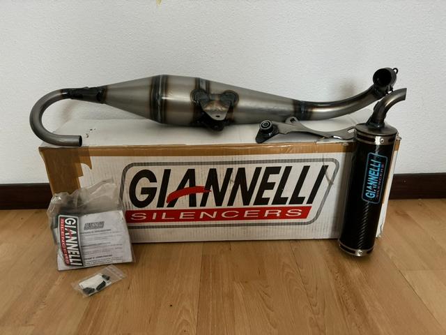 Scarico Completo Giannelli Shot V4 Omologato Per MBK Booster NG 1998-1999 - Terminale Con Codice 31602V4