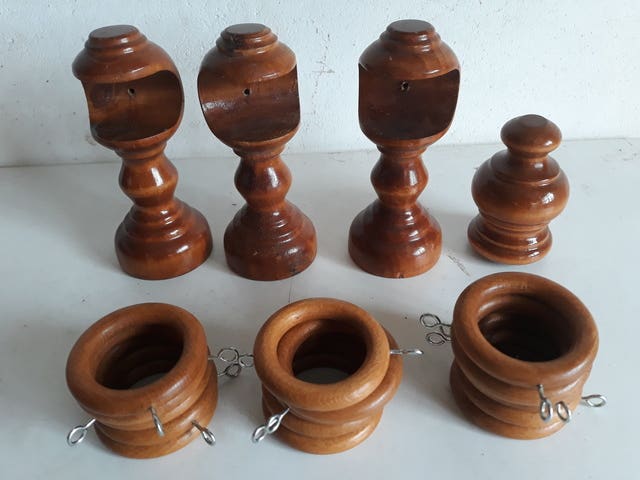 - 4 soportes de madera para cortinas, con