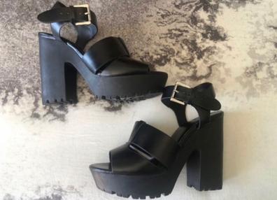 Tacones negros de online plataforma