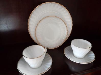 Plato llano en porcelana blanca con relieve y filo dorado ¡Set de 2!