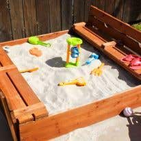 Smoby Arenero Multiusos Con Forma De Mariposa – Doble Contenedor Para Agua O Arena, Con Efecto Lluvia Y Conexión Para Manguera, Hecho En Francia Y Plástico Reciclado (+2 Años)