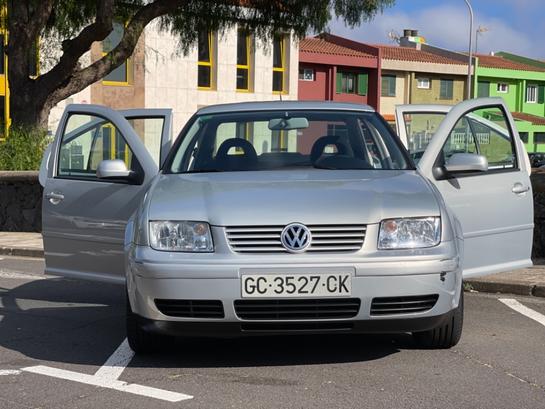 VOLKSWAGEN - BORA