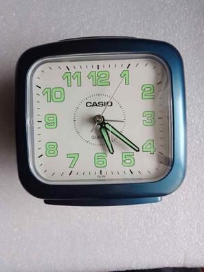 Reloj despertador Casio TQ-148. Agujas y números luminiscentes