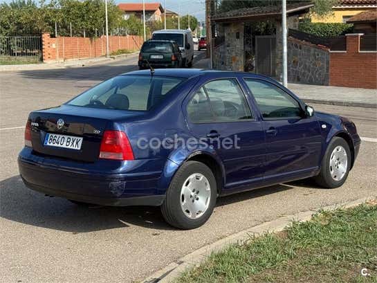 VOLKSWAGEN Bora