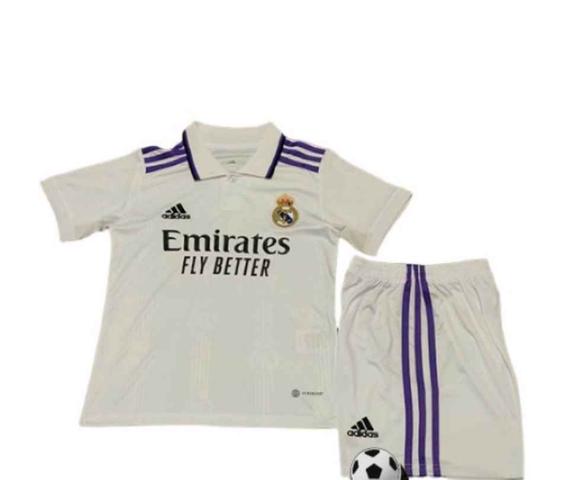 Camiseta Real Madrid Primera Equipación 2022/2023 Niño Kit