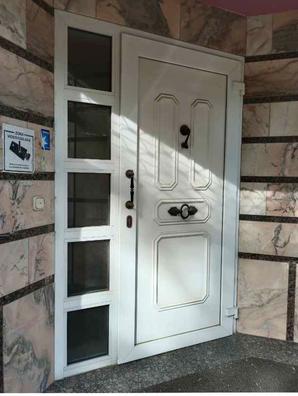 Puertas de entrada Navarra en aluminio y PVC con sistemas de seguridad