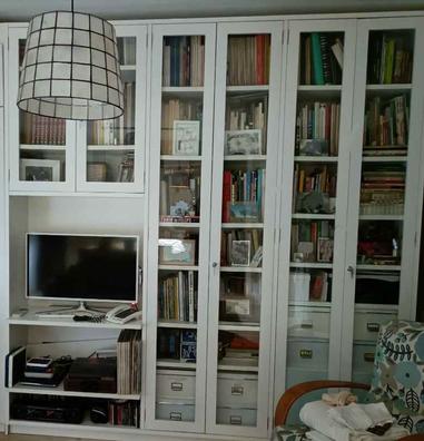 Y si añadimos unas patas?  Home library diy, Ikea bookshelves, Ikea kallax  shelf