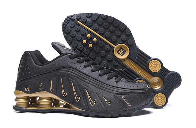 - Nike shox r4