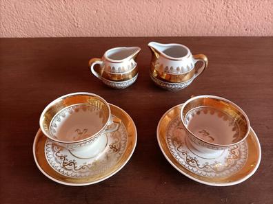 Vintage Coffee Break. Tazas De Café De Porcelana Antigua Con Café