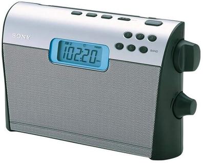 ONN Radio despertador digital AM/FM, negro, pantalla LED grande de 2  pulgadas por 6.4 pulgadas de ancho, alarma dual con funciones de repetición  /