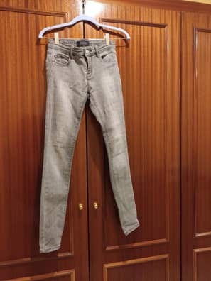 Vaqueros blancos mujer stradivarius de segunda mano para mujer