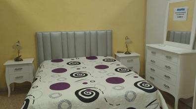 Dormitorio cabecero 150, 2 mesitas, cómoda y espejo « Muebles La Gineta
