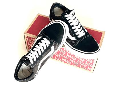 Vans negras con la raya clearance blanca