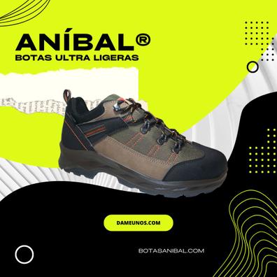 Milanuncios - Botas montaña niño talla 28