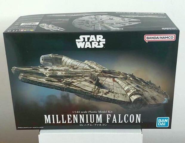 Maqueta Star Wars Bandai 1/144 Millenium Falcon - ROBOTINES