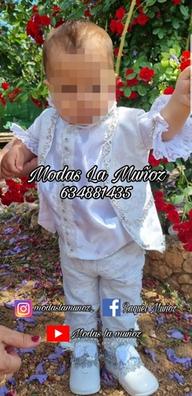 Traje de niño para boda. Pique crudo con adornos rojos.Traje de