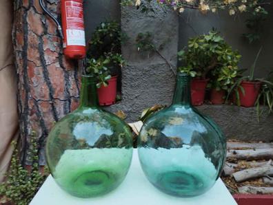 2 garrafas antiguas de vidrio soplado con sus tapones.