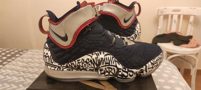 raqueta Grabar patrocinador Milanuncios - Nike LeBron 17 grafiti