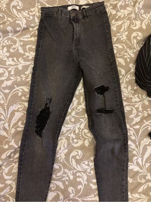 Bershka Pantalones vaqueros rotos pintados de segunda mano para
