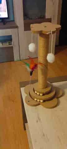 Milanuncios Rascador para gatos con juguetes