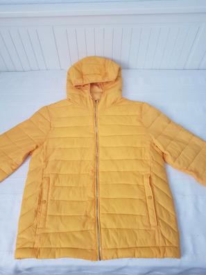 Chubasqueros de Pull and Bear  Chubasquero amarillo, Impermeable amarillo,  Ropa