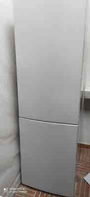 Nevera combi no frost Neveras, frigoríficos de segunda mano | Milanuncios