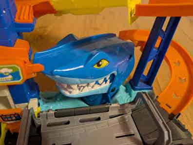 Hot wheels ultimate garage tiburon de segunda mano Milanuncios