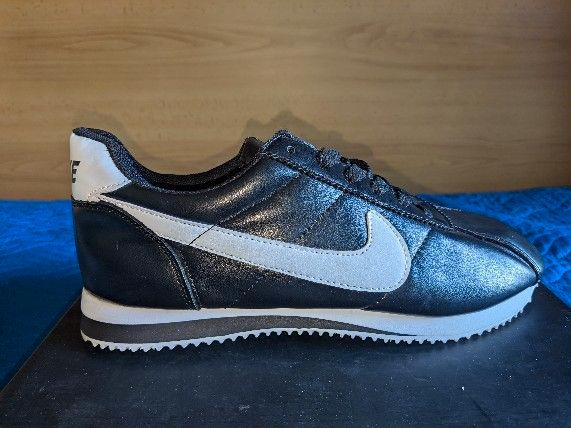 Nike cortez negro con blanco sale