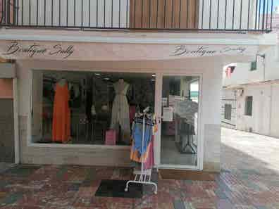 y de de ropa y moda en Fuengirola | Milanuncios