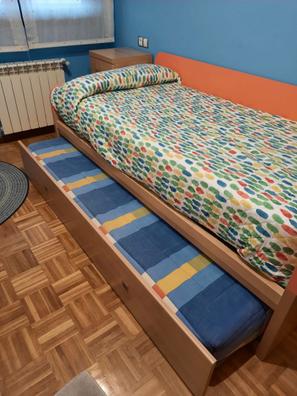 Cama para 2 niños, dos camas individuales bajo el mismo techo, diseño de  cama en casa con mesita de noche y somier, cama juvenil de 90*200 con  barandilla de seguridad, blanco