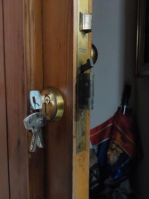 Cómo asegurar una puerta por dentro • Cerrajeros Zaragoza ®