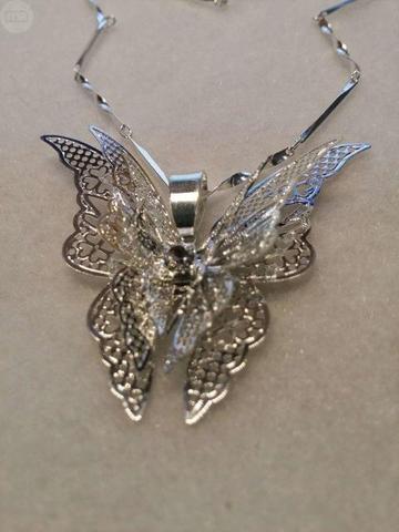 Lanzamiento Discurso Mago Milanuncios - precioso collar con mariposa de plata