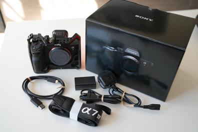 Sony Alpha 7 IV - Cámara sin espejo con objetivo Sony 28-70 mm F3.5-5.6 (33  MP, enfoque automático en tiempo real, 10 fps, 4K60p, pantalla táctil  multiángulo, batería Z), Color Negro : : Electrónica