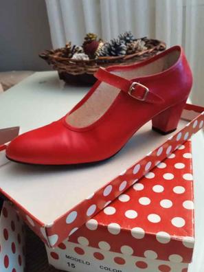 Zapatos de Sevillana Rosas Lunares Negros para Niños - Elegancia y  comodidad para atuendos de flamenca.