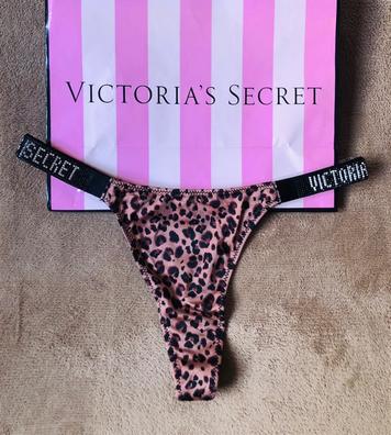 90B: Conjunto Victoria's Secret rosa brillantes de segunda mano por 48 EUR  en Viladecans en WALLAPOP