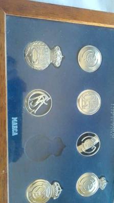 el escudo del real madrid bañado en oro de 24 k - Buy Football pins on  todocoleccion