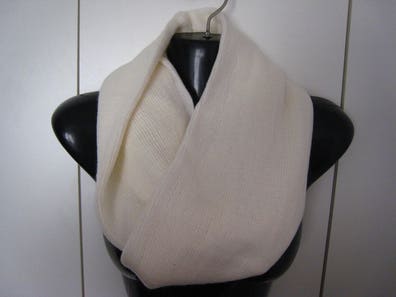 Bufanda blanca Moda y complementos de mano barata Milanuncios