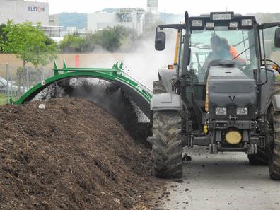 Maquinaria Agrícola volteadora compost de segunda mano y ocasión |  Milanuncios