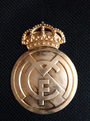 el escudo del real madrid bañado en oro de 24 k - Buy Football pins on  todocoleccion