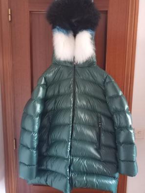 Abrigo plumifero negro marca italiana de segunda mano para mujer