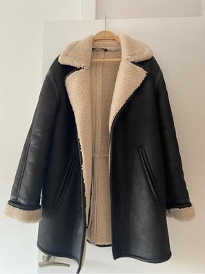 Chaqueta borrego ZARA (mujer) de segunda mano por 35 EUR en Jaén en WALLAPOP