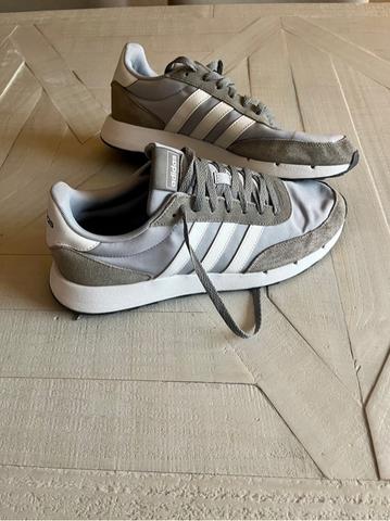 Milanuncios Zapatillas Adidas grises nuevas