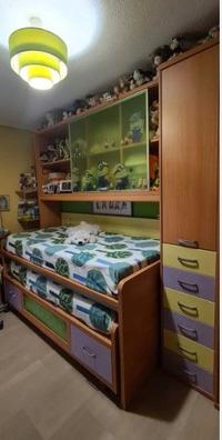 Dormitorio infantil con cajones con ruedas y amplio armario - Tocamadera