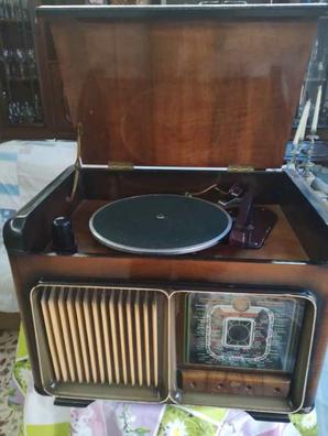 Mueble tocadiscos antiguo